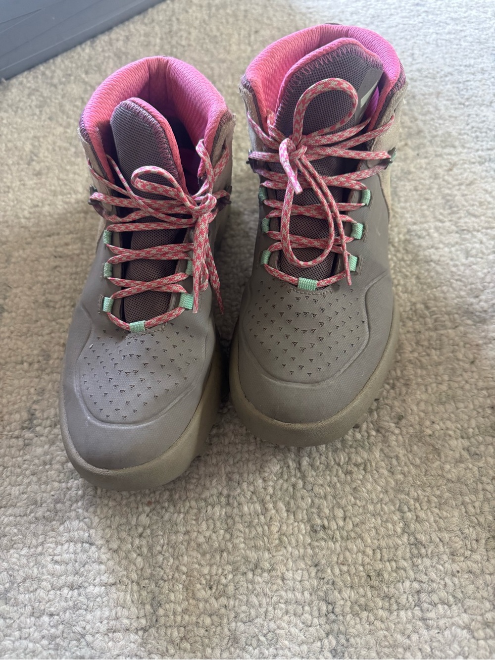 Helly Hansen Hiking Boots Women’s 7.5 Gray Pink Trail Outdoor Shoes